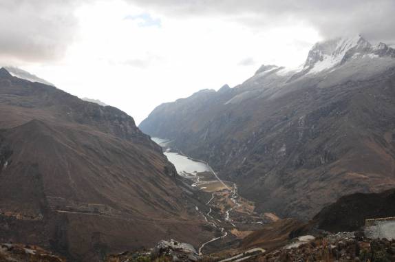 Chegando a famosa laguna Llanganuco, no último dia do trekking Santa Cruz, na Cordillera Blanca, região de Huaraz - Peru
